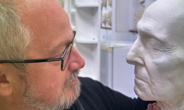Holding the Face of Van Helsing – Robin Ince’s Horizons Tour Diary